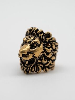 size 19 US 8.75 Gucci Lion Head Motif Golden Ring